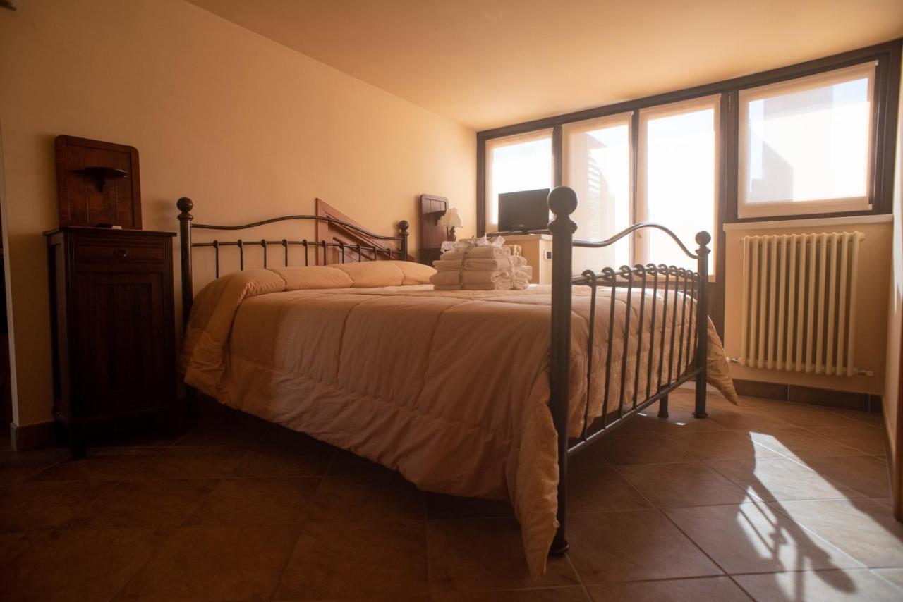 Hotel La Ginestra Castel San Lorenzo Zewnętrze zdjęcie
